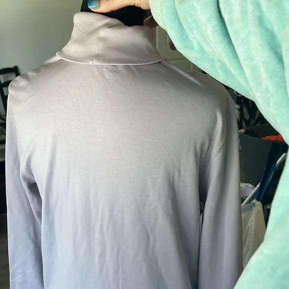 Very light purple turtle neck - Picture 5 of 5